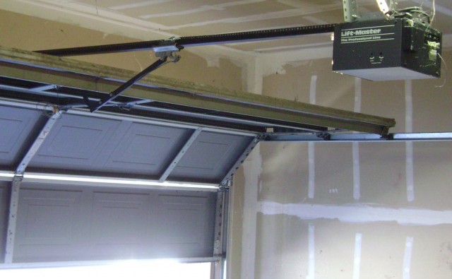 Benefits-of-Using-Electric-Garage-Door-Opener