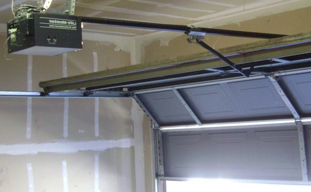 Garage-Door-Opener-Repair